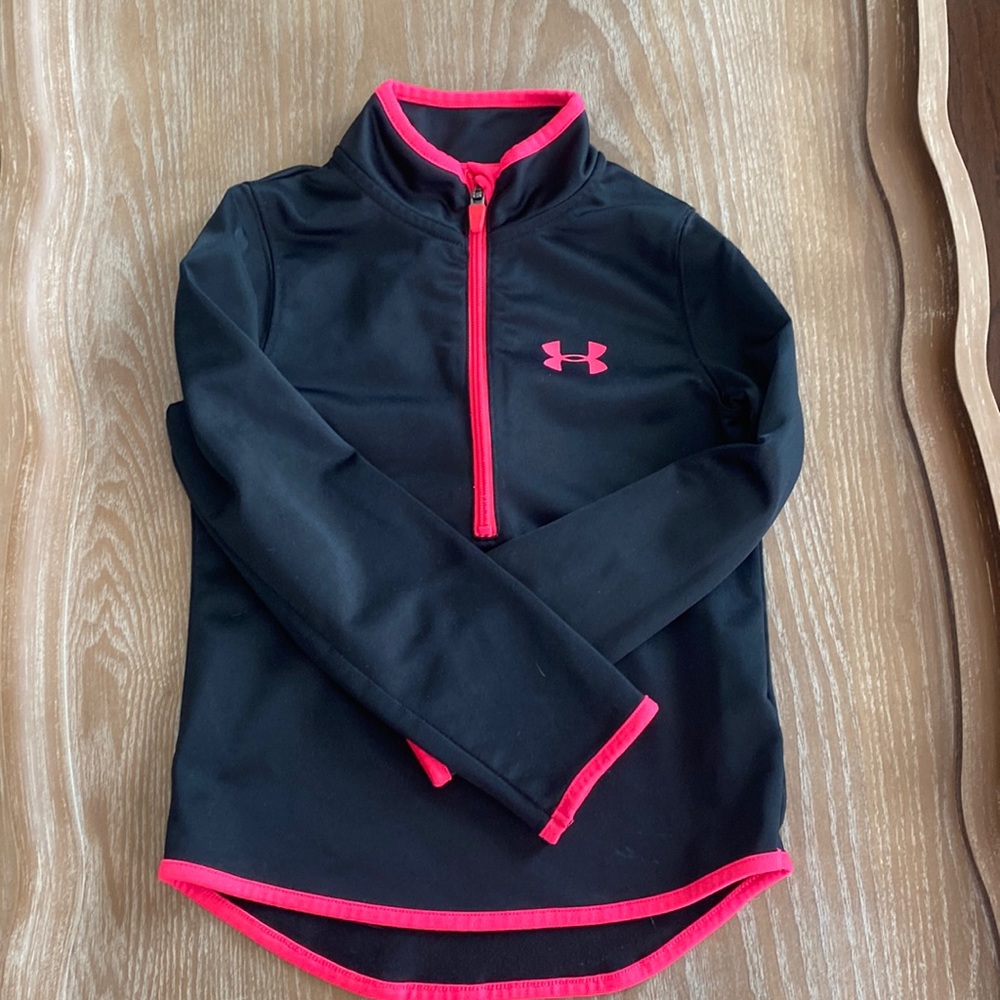 Girls Under Armour pullover. Size 5. Good used condition.
